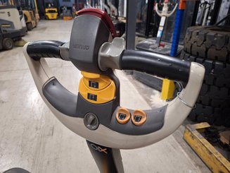 Pedestrian pallet truck Crown WP3080 - 12