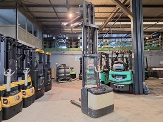 Pedestrian pallet stacker Crown WE2300-16 - 7