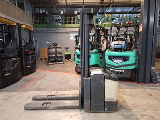 Pedestrian pallet stacker Crown WE2300-16 - 4