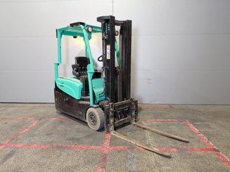 Three wheel front forklift Yale ERP16VTLWB