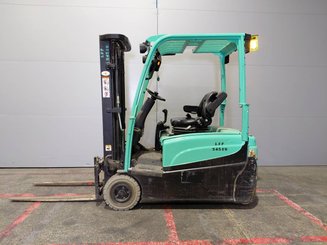 Three wheel front forklift Yale ERP16VTLWB