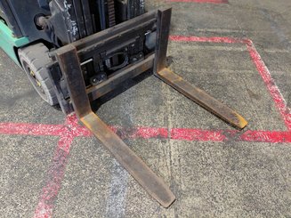 Three wheel front forklift Yale ERP16 ATF
