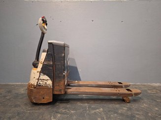 Pedestrian pallet truck Crown WP3015-1.6 - 8