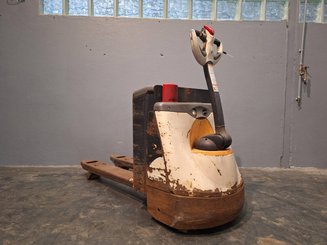 Pedestrian pallet truck Crown WP3015-1.6 - 11