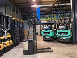 Pedestrian pallet stacker Crown WE2300-16 - 10