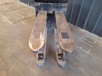 Pedestrian pallet truck Caterpillar NPP20N2E
