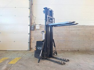Pedestrian pallet stacker Caterpillar NSP16N2