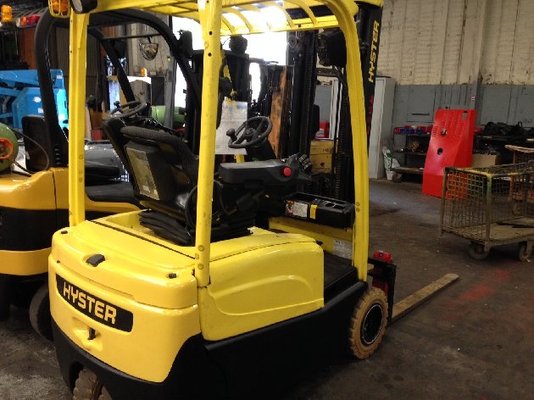 Three wheel counterbalanced forklift - J1.8XNT