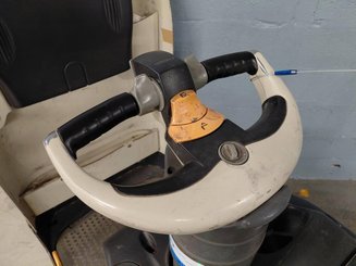 Stand-on pallet truck Crown WT3040 2.00 - 8