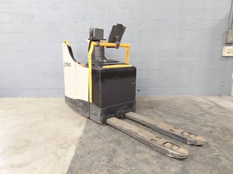 Stand-on pallet truck Crown WT3040 - 1