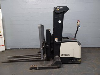 Straddle stacker Crown SHR5540-1.6 - 7