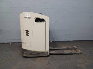 Stand-on pallet truck Crown RT4020-2.0