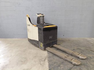 Stand-on pallet truck Crown WT3040 - 1