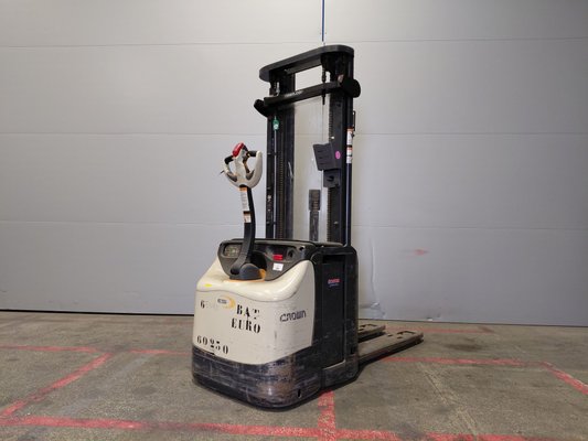 Pallet stacker Crown ESI4000-14 - 1