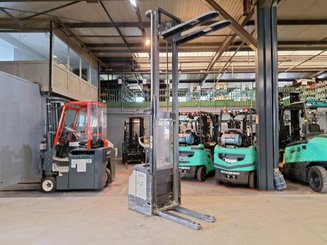 Pedestrian pallet stacker Crown ES4000-1.6 - 11