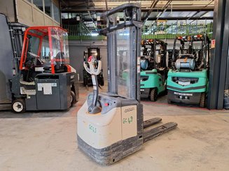 Pedestrian pallet stacker Crown ES4000-1.6 - 1