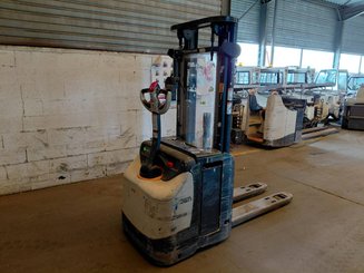 Pedestrian pallet stacker Crown ESI4000-12 - 1