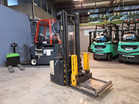Pedestrian pallet stacker Crown WE2300-16 - 1