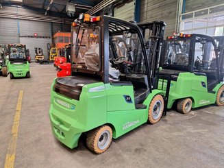 Four wheel front forklift Hangcha AE35-I - 1