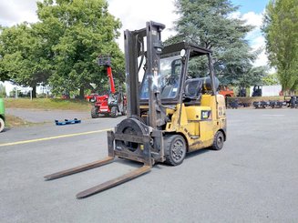 Four wheel front forklift Caterpillar GC40K - 15