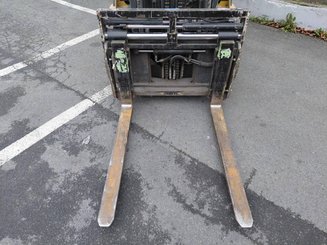 Four wheel front forklift Caterpillar GP30NTD - 4
