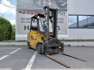 Four wheel front forklift Caterpillar GC40K - 1