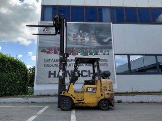 Four wheel front forklift Caterpillar GC40K - 8