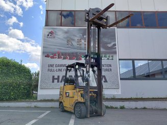 Four wheel front forklift Caterpillar GC40K - 7