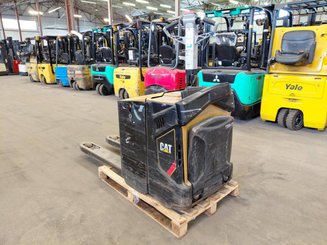 Stand-on pallet truck Caterpillar NPV20N2 - 1