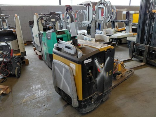 Stand-on pallet truck Caterpillar NPV20N - 1
