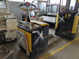 Stand-on pallet truck Caterpillar NPV20N - 1