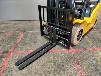 Four wheel front forklift Hangcha XE25i ( CPD25-XEY2HA-SI )
