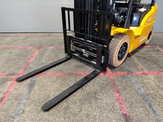 Four wheel front forklift Hangcha XE25i ( CPD25-XEY2HA-SI )