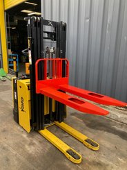 Pallet stacker Yale MS12X - 1