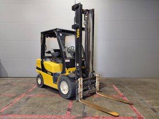 Four wheel front forklift Yale GDP30VX - 1