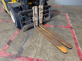 Four wheel front forklift Yale GDP30VX - 7