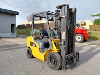 Four wheel front forklift Caterpillar GP25N