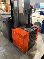 Pedestrian pallet stacker Euroloc 42 - 1