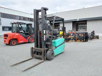 Three wheel front forklift Yale ERP16VTLWB - 8