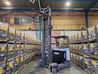 Multi-directional retractable mast reach truck UniCarriers 250DTFVRE635UFW - 9