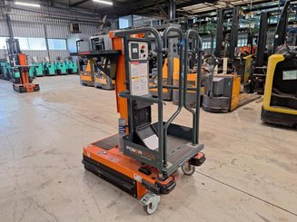 Vertical lift platform JLG POWER PICKER - 1