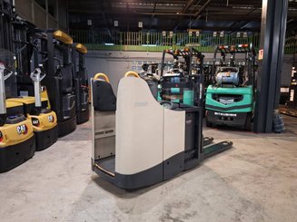 Stand-on pallet stacker Crown DT3040 - 1