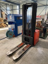 Pedestrian pallet stacker Euroloc 42 - 1