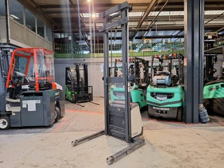Straddle stacker Crown ST3000-1.0 - 6