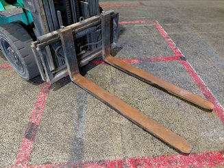 Four wheel front forklift Mitsubishi FG25N