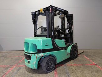 Four wheel front forklift Yale GDP30VX