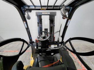 Four wheel front forklift Yale GLP35VX