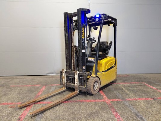 Three wheel front forklift Yale ERP16VT SWB - 1