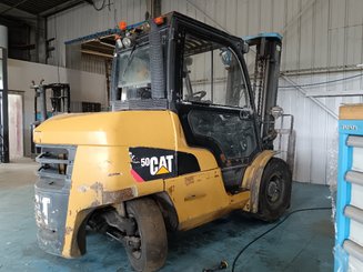 Four wheel front forklift Caterpillar DP50NT - 1