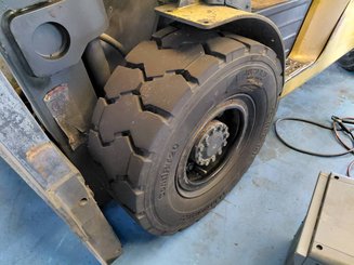 Four wheel front forklift Caterpillar DP50NT - 2